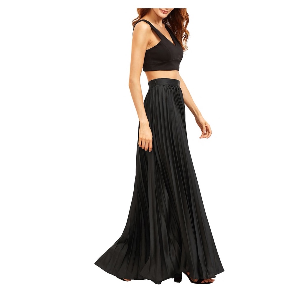 Black Pleated Flared Full Length Satin Maxi Skirt - Picture 5 of 6